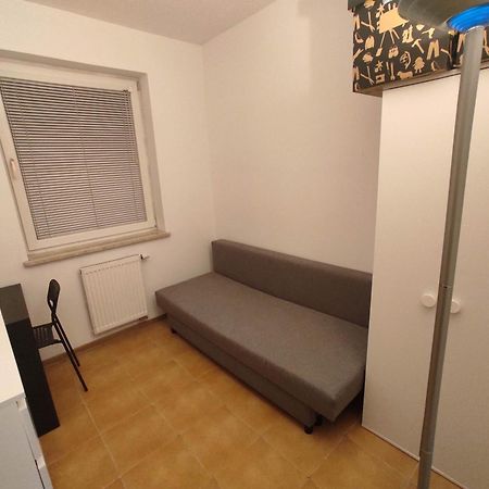Nice Room With 2 Shared Bathrooms ,Wc , 2Km To Old Town -100M From Metro Szwedzka Varsovia Exterior foto