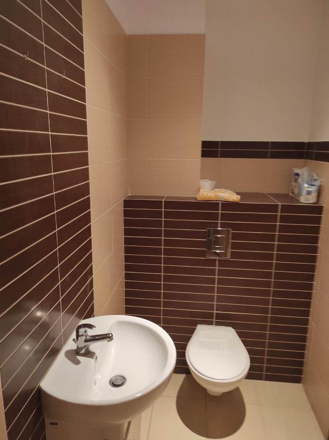 Nice Room With 2 Shared Bathrooms ,Wc , 2Km To Old Town -100M From Metro Szwedzka Varsovia Exterior foto