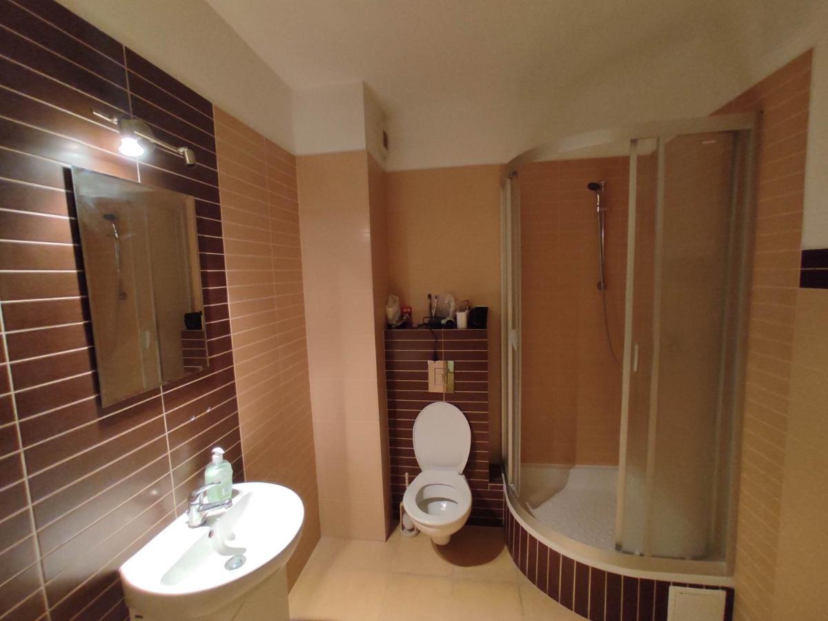Nice Room With 2 Shared Bathrooms ,Wc , 2Km To Old Town -100M From Metro Szwedzka Varsovia Exterior foto